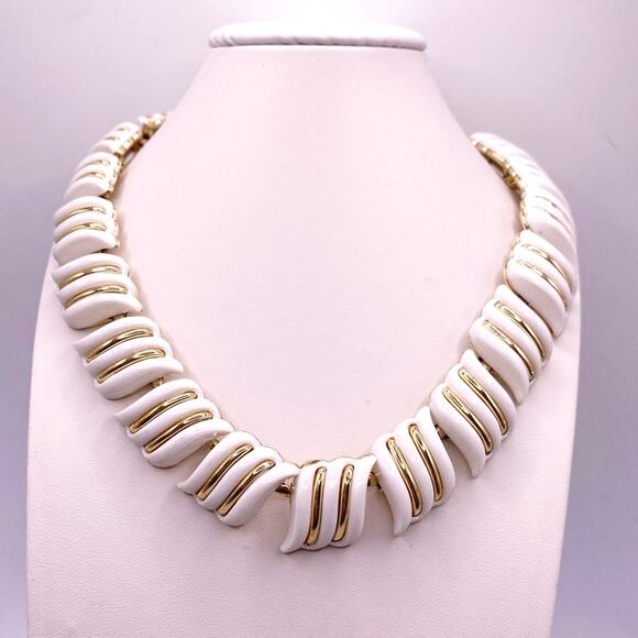 Vintage Coro White and Gold Tone Necklace 16” - Picture 2 of 7